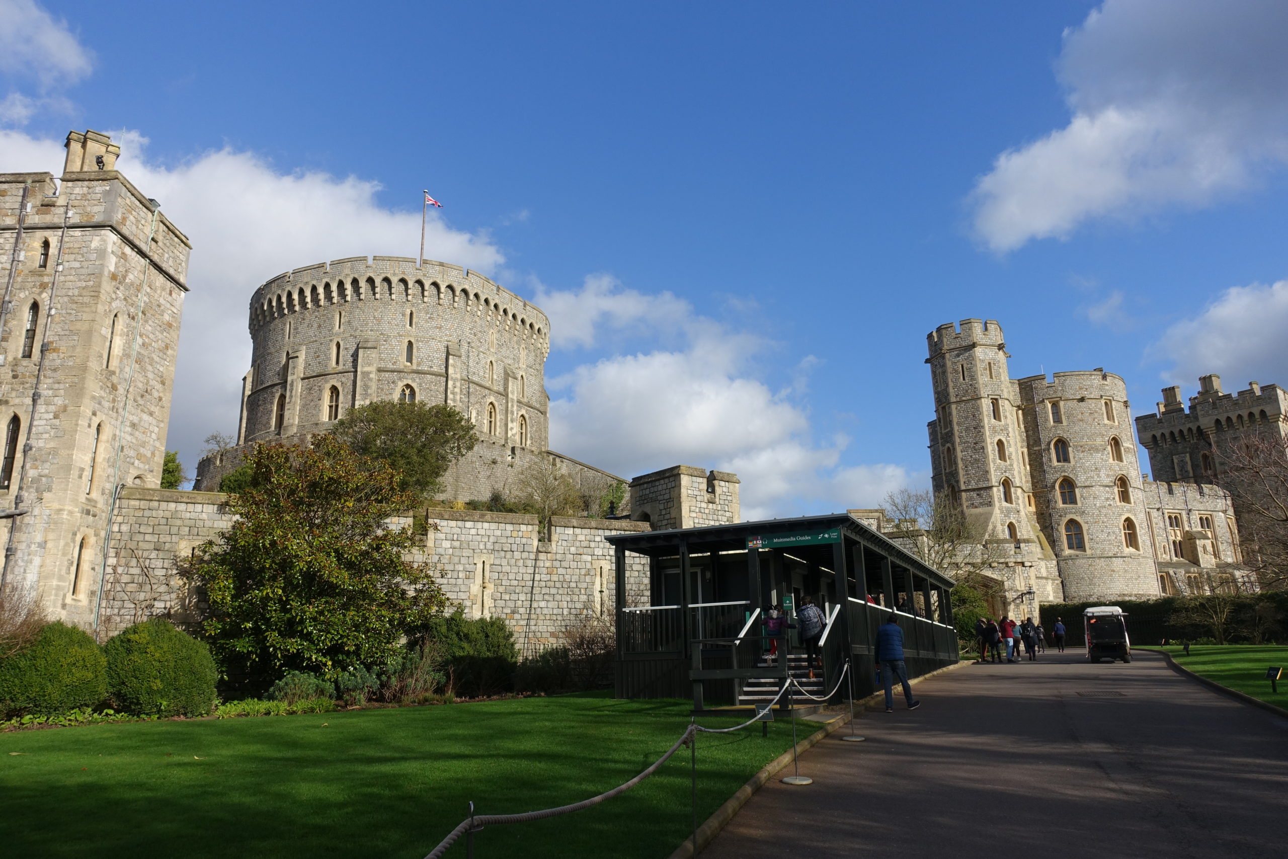 イギリスおすすめの観光地、ウィンザー城への行き方とその内容