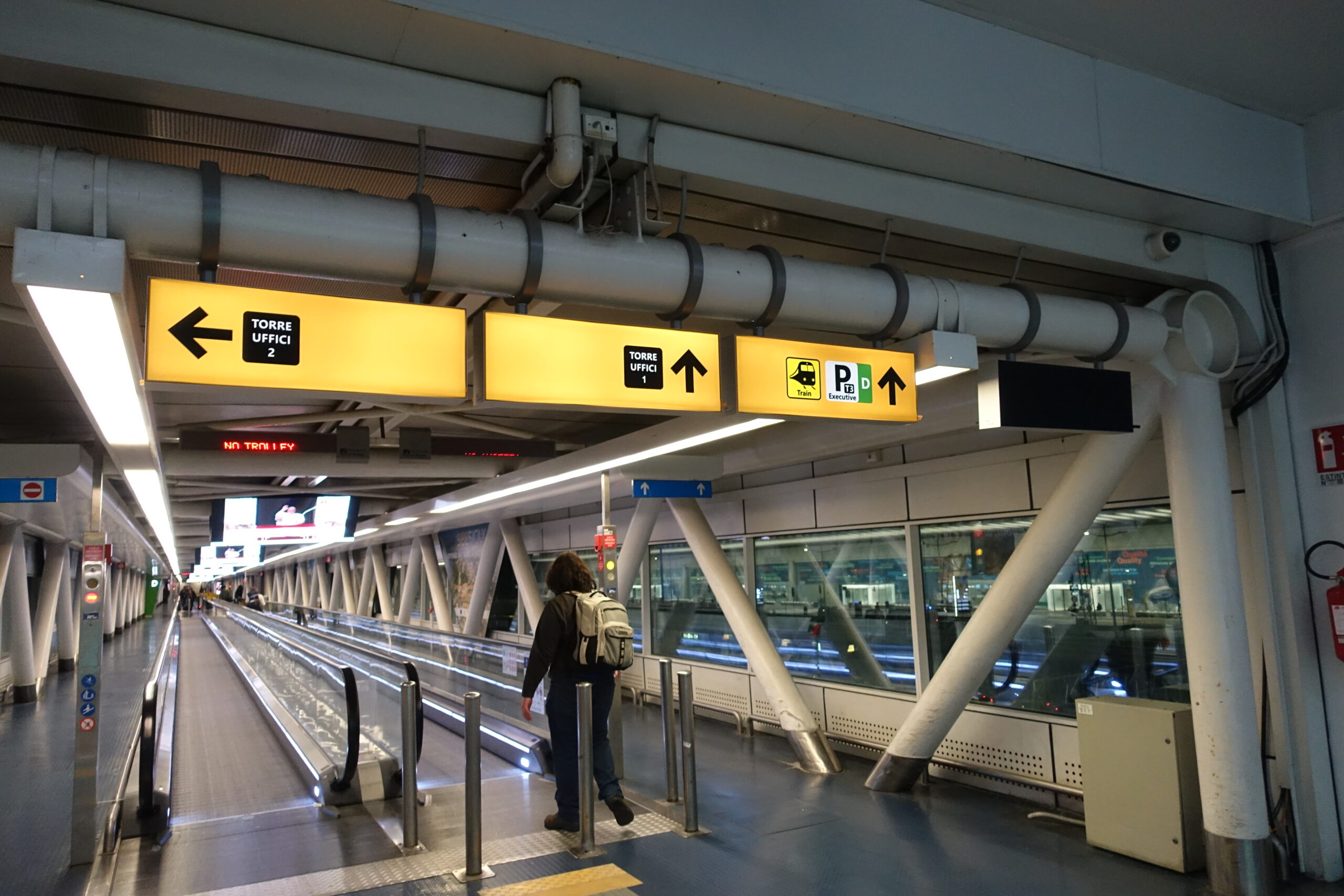 ローマフィミチーノ空港、レオナルドエクスプレスでのアクセス方法