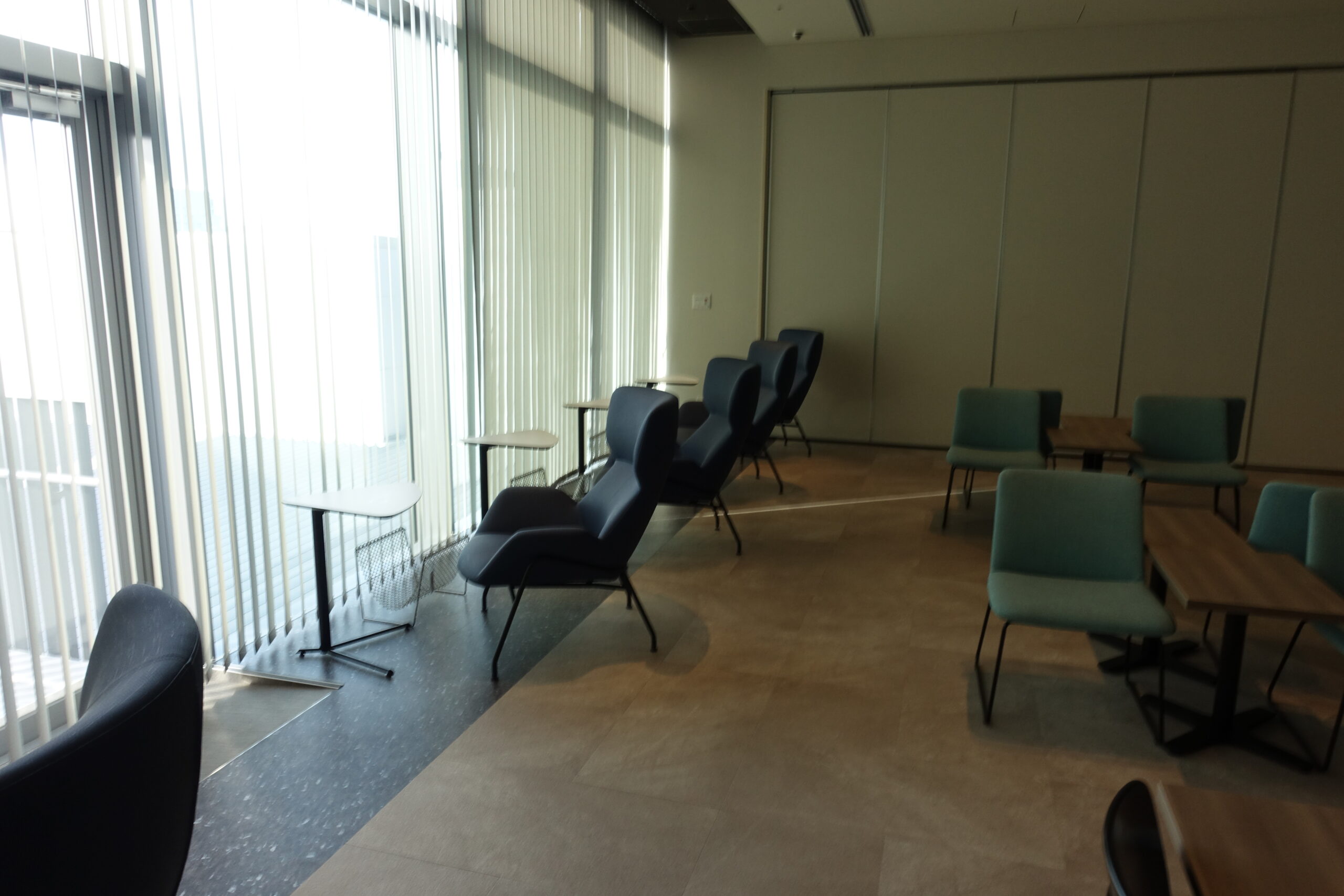 関西空港　国内線ラウンジ　LOUNGE KANSAI（共用ラウンジ）