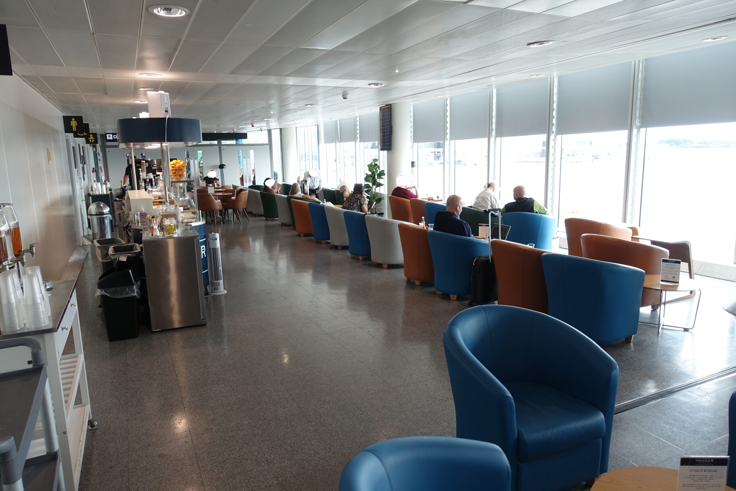 マンチェスター空港　HANGAR LOUNGE BA指定ラウンジ