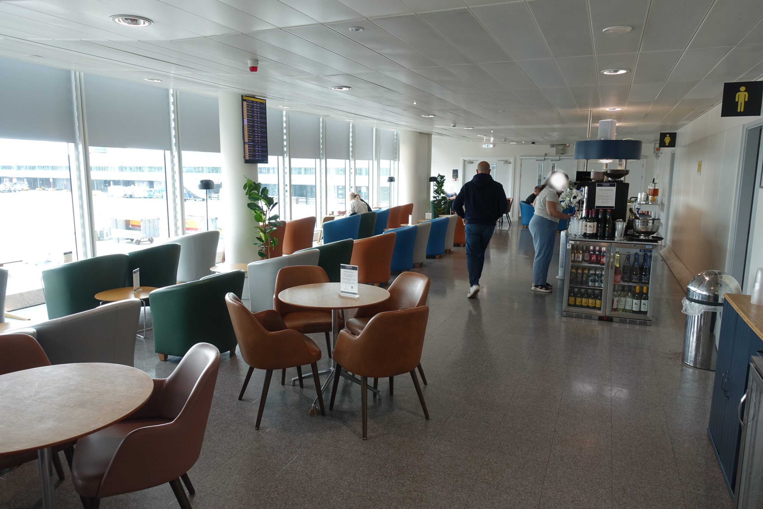 マンチェスター空港　HANGAR LOUNGE BA指定ラウンジ