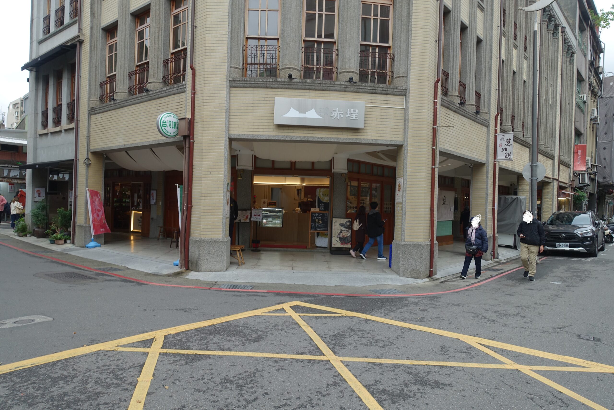 台湾ビールの生ビールが飲める場所はどこか探してみた。