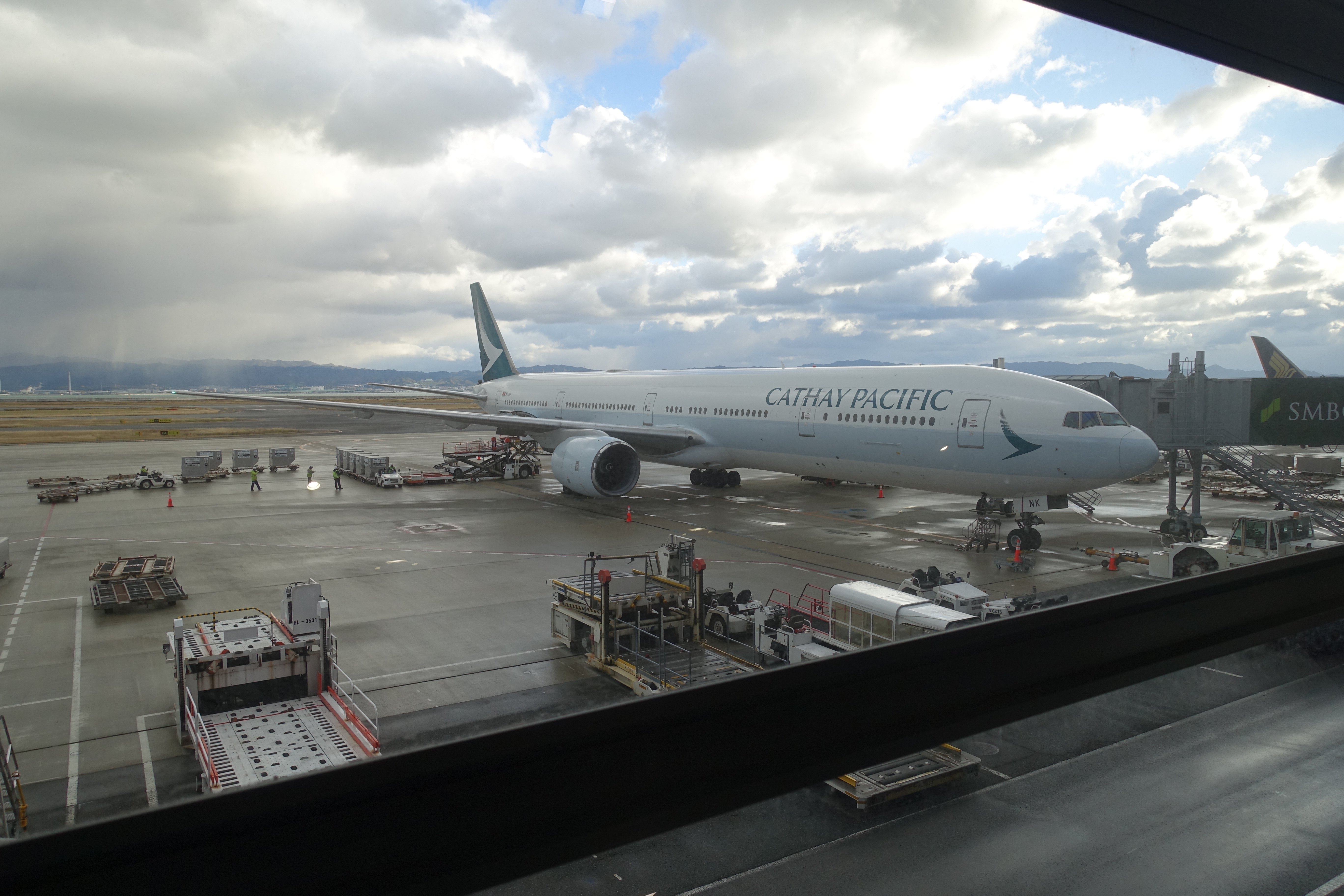 キャセイパシフィック航空、関西空港ー桃園国際空港便　エコノミー搭乗記