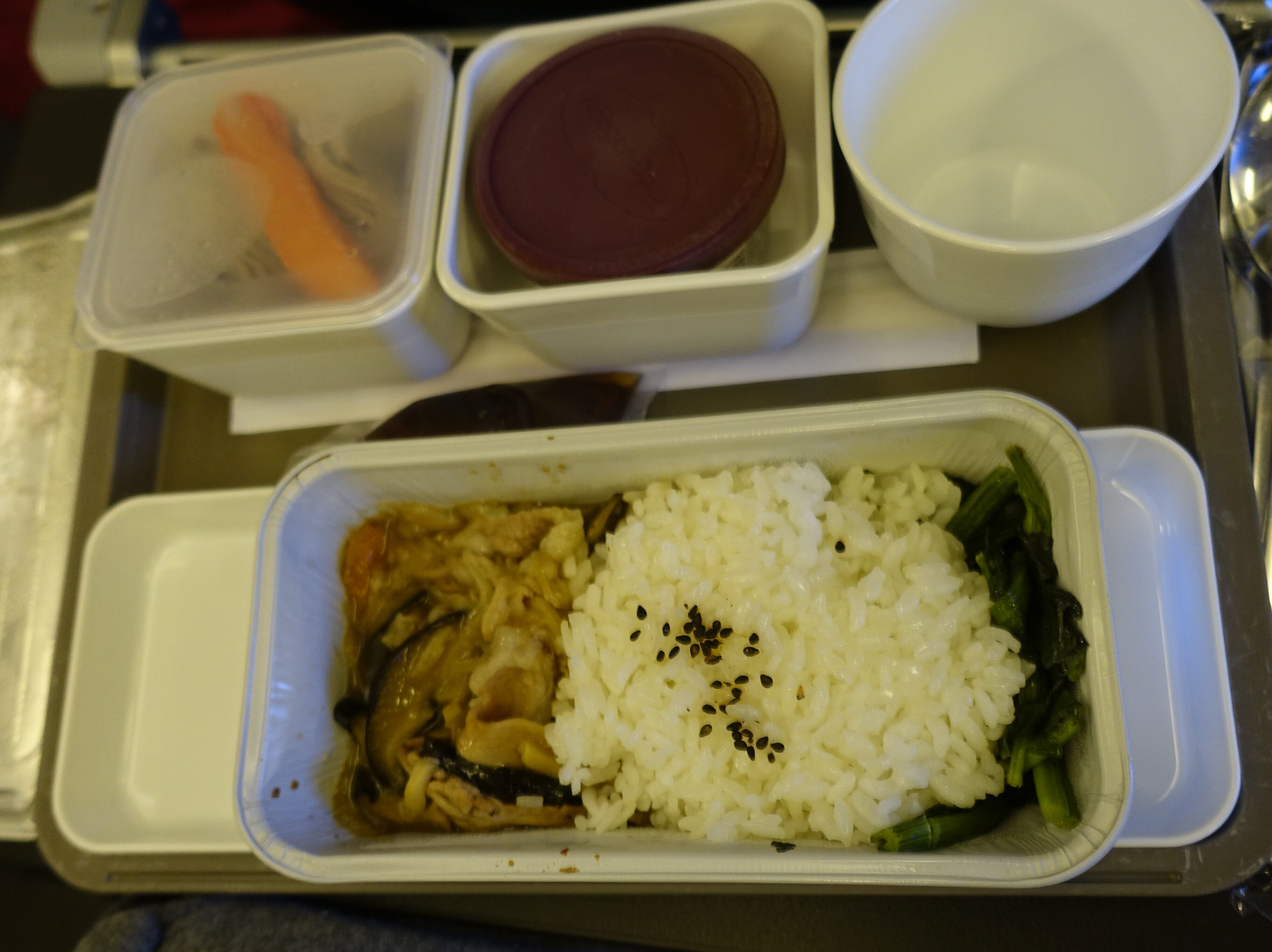 キャセイパシフィック航空、関西空港ー桃園国際空港便　エコノミー搭乗記