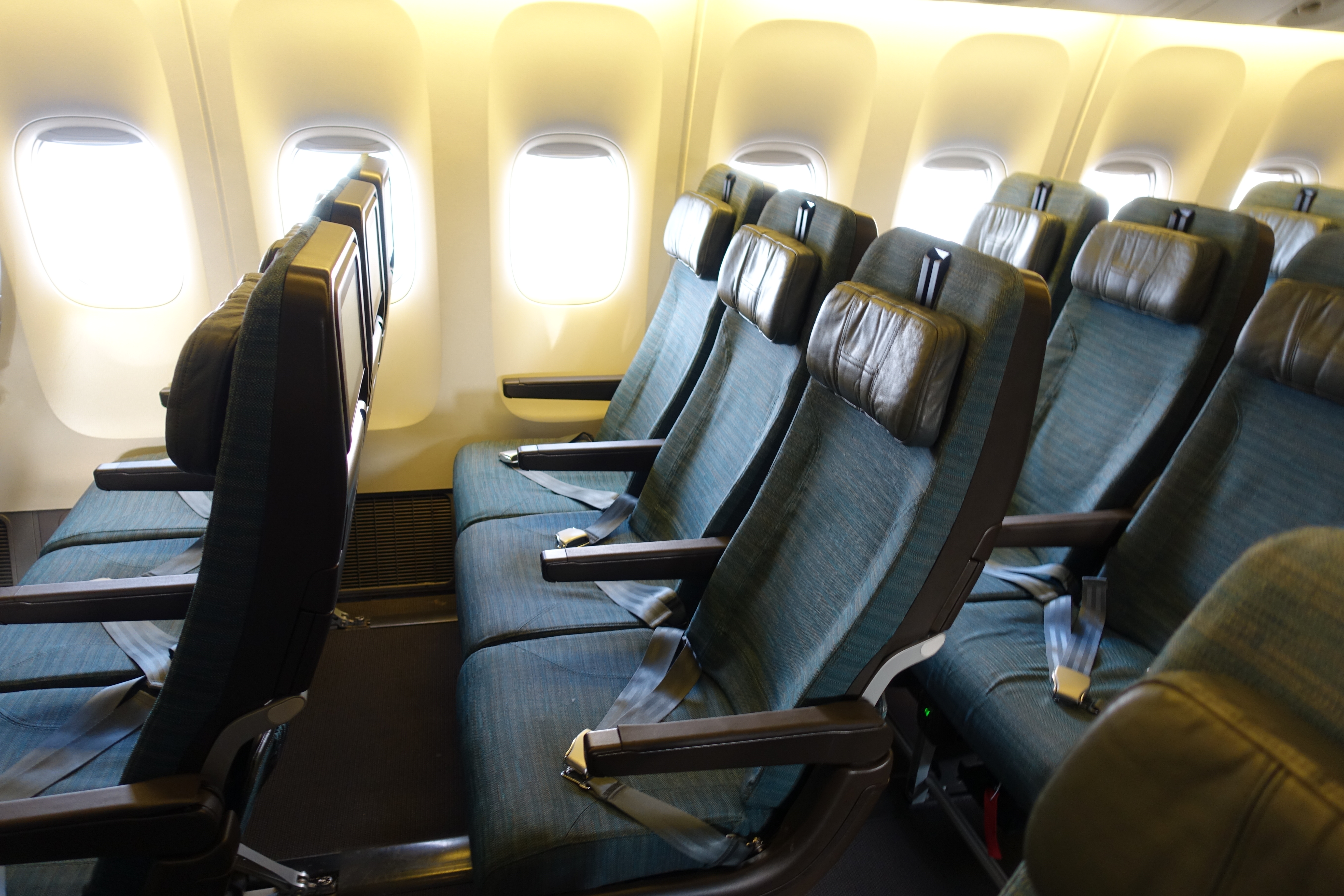 キャセイパシフィック航空、関西空港ー桃園国際空港便　エコノミー搭乗記