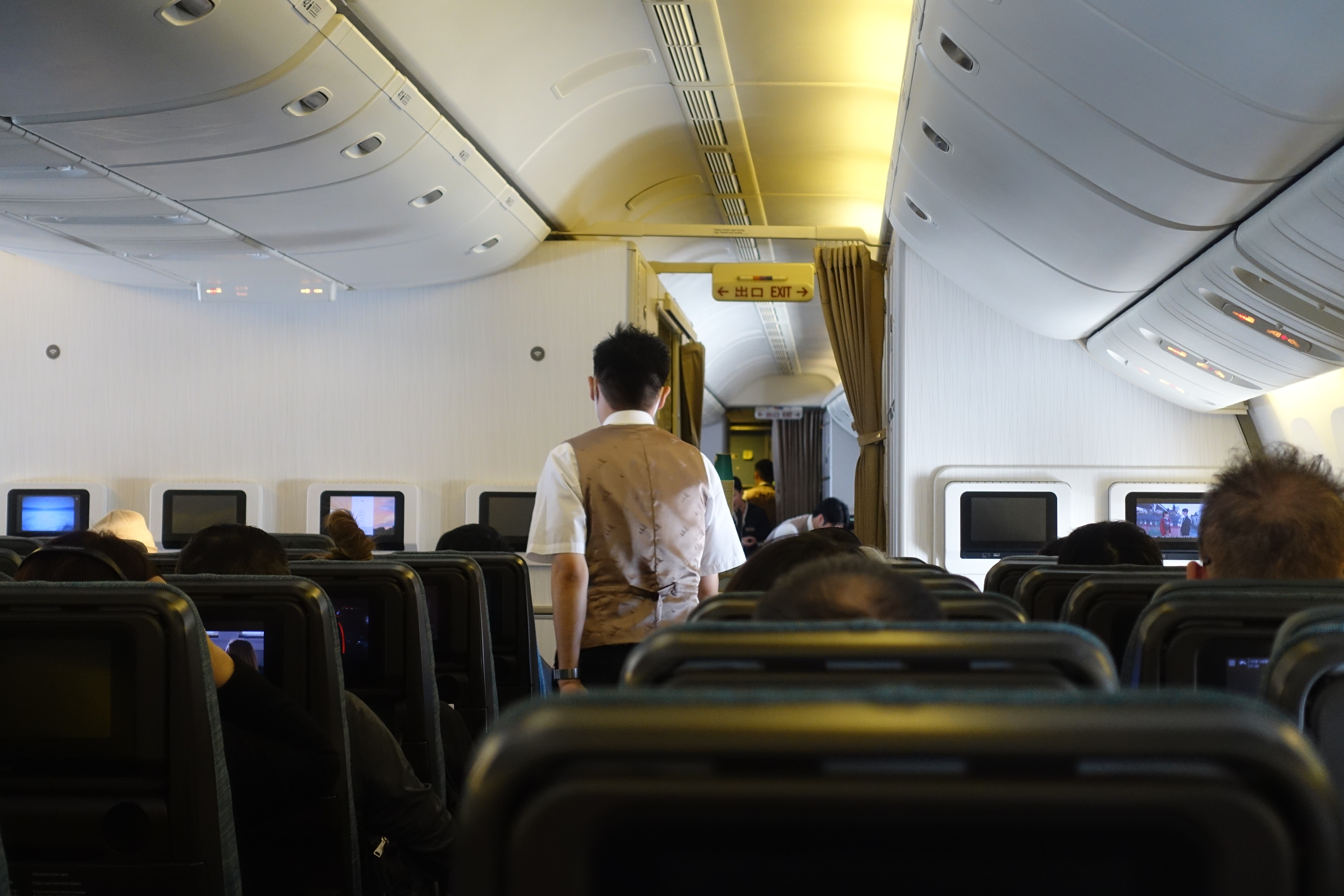 キャセイパシフィック航空、関西空港ー桃園国際空港便　エコノミー搭乗記