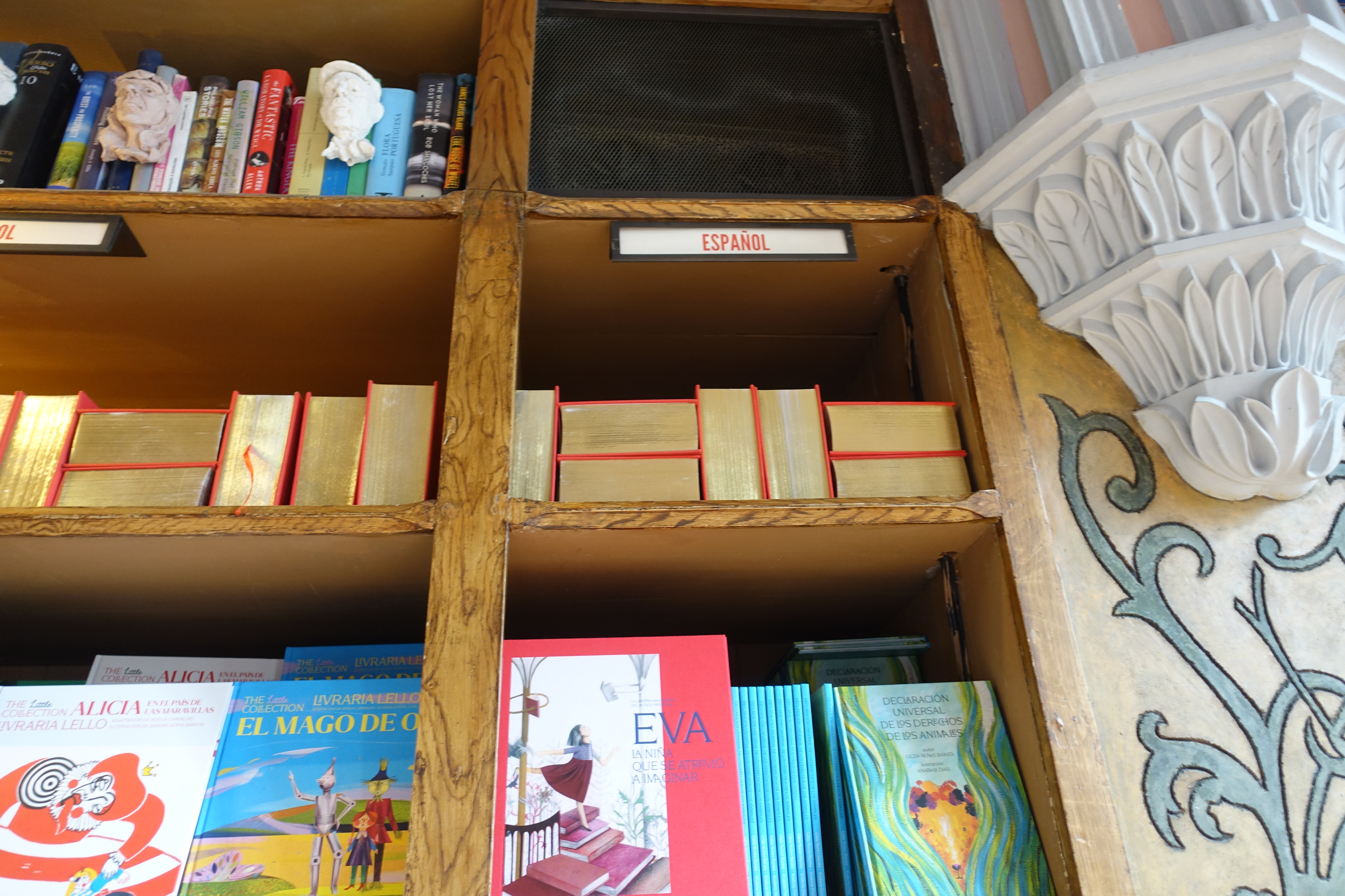 ポルトの美しい書店、レロ書店の予約チケットのシステムとその注意点